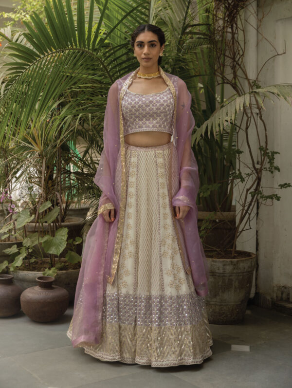 SURBHI GUPTA – IVORY AMIRA LEHENGA SET