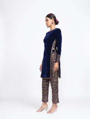 VVANI VATS – Navy Blue velvet kurta set - Image 2