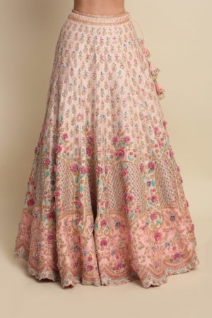 Priyanka Jain  Bridal lehenga in pastel colours with contrasting dupatta - Image 5