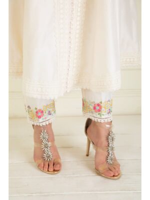 Priyanka Jain- IVORY EMBROIDERED CHANDERI KURTA SET - Image 2