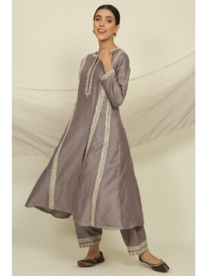 Priyanka Jain- STEEL REY EMBROIDERED CHANDERI KURTA SET - Image 3