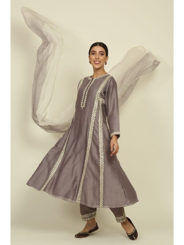 Priyanka Jain- STEEL REY EMBROIDERED CHANDERI KURTA SET