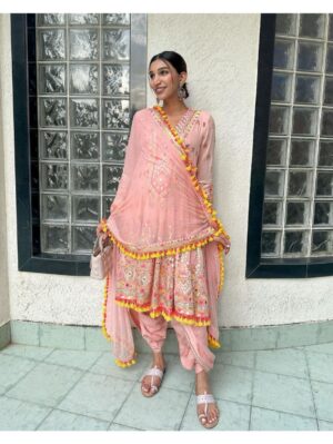 Gopi Vaid - Juhi Godambe in Priyal dhoti set - Image 3