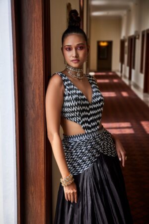 The Royaleum - BLACK AND WHITE GOWN WITH A SEXY CUT ON WAIST ADORNED - Image 3