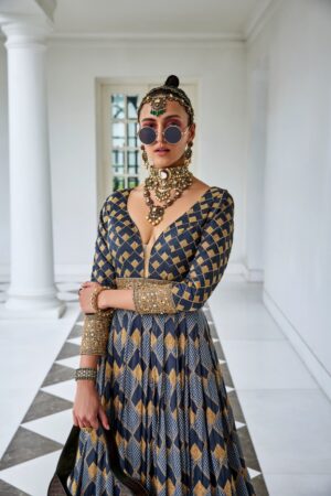 The Royaleum - SHIKARGAH GEOMETRIC ANARKALI MESMERIZING BLACK AND GREY ENSEMBLE - Image 3