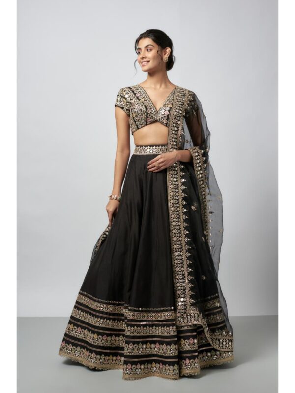 Gopi Vaid - Maanyata Lehenga Set